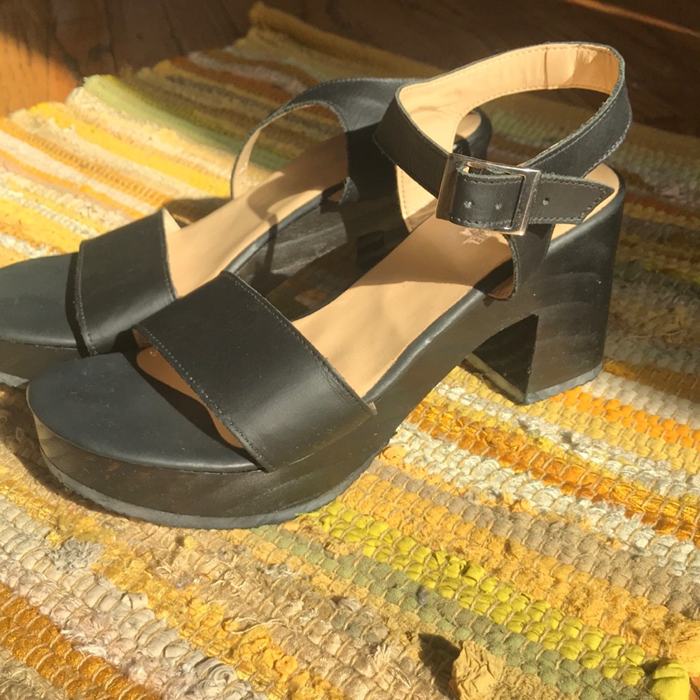Platform sandals